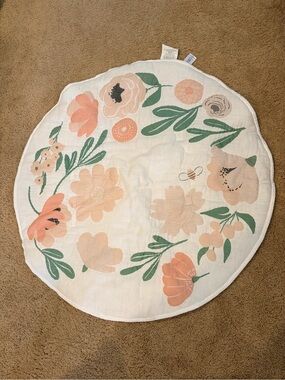 Pottery Barn Kids Muslin  Round Play Mat floral in Peach, Pink & Green 4 pics